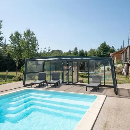 Piscine Jacuzzi Sauna 4 étoiles Hébergement de vacances Uzemain