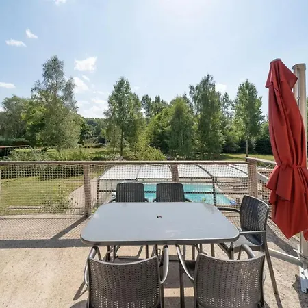 Piscine Jacuzzi Sauna 4 étoiles * Uzemain