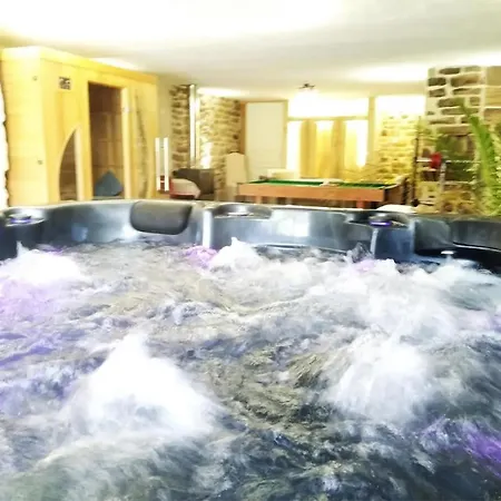 Piscine Jacuzzi Sauna 4 étoiles Hébergement de vacances
