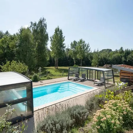Piscine Jacuzzi Sauna 4 étoiles * Uzemain
